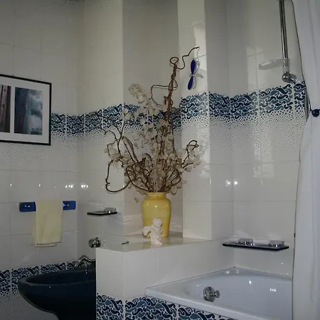 Butterfly カストロカーロ・テルメ