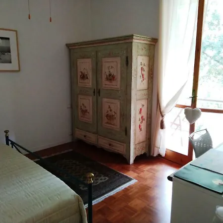 Butterfly カストロカーロ・テルメ